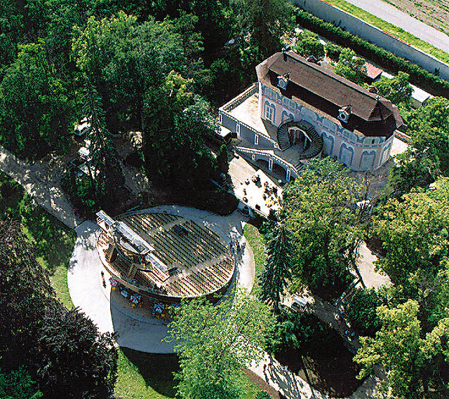 1367b, Otáčivé hlediště Český Krumlov, archiv OIS